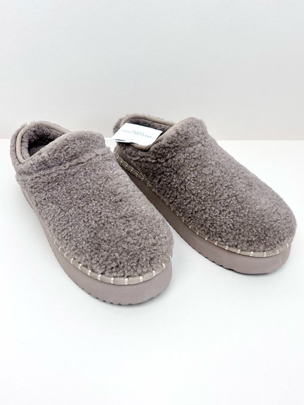 American Eagle SIZE 10 Brown Fluffy Sherpa Scuff Cushioned Slip-On Slides NWT - Picture 4 of 9